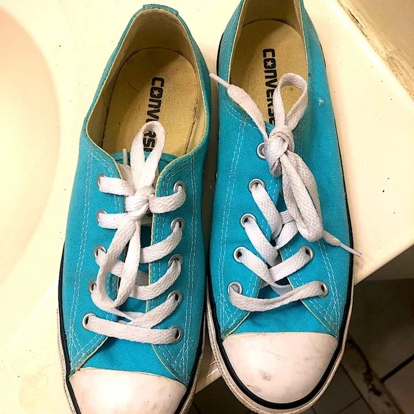 Baby Blue Converse in Size 7 - Picture 5 of 6